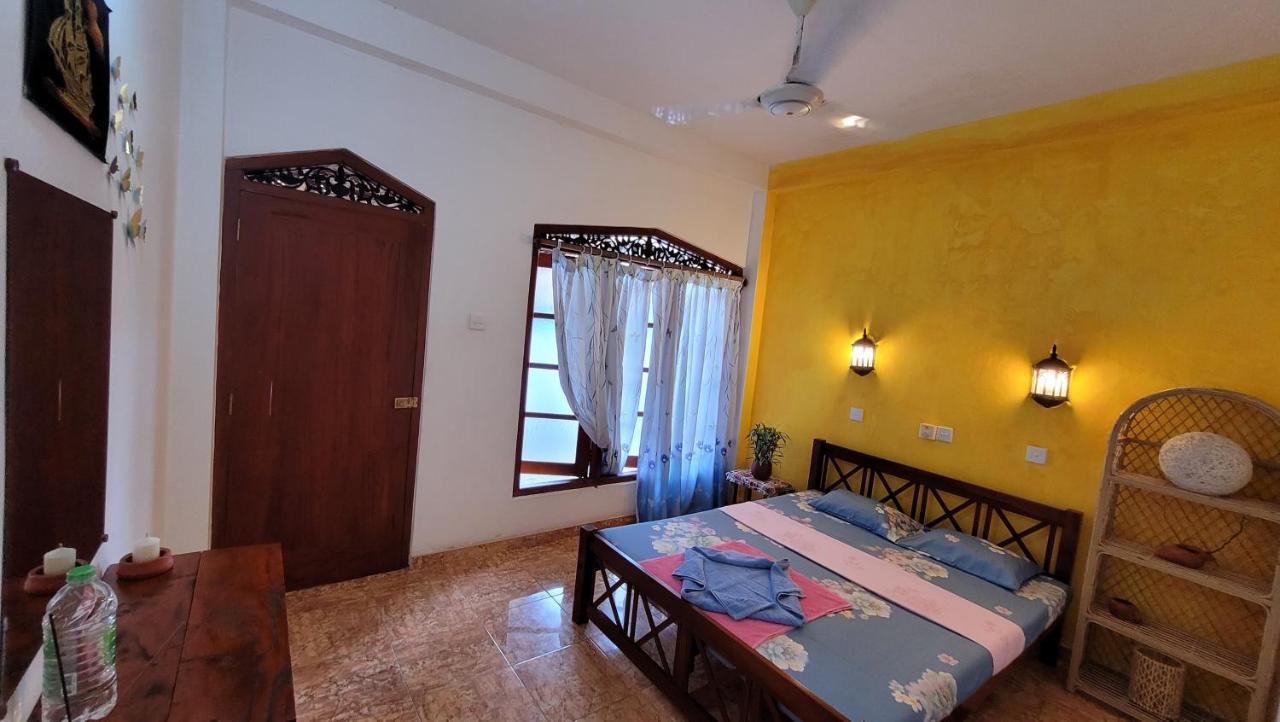 Malika'S Yellow House ฮิกคาดูวา ภายนอก รูปภาพ