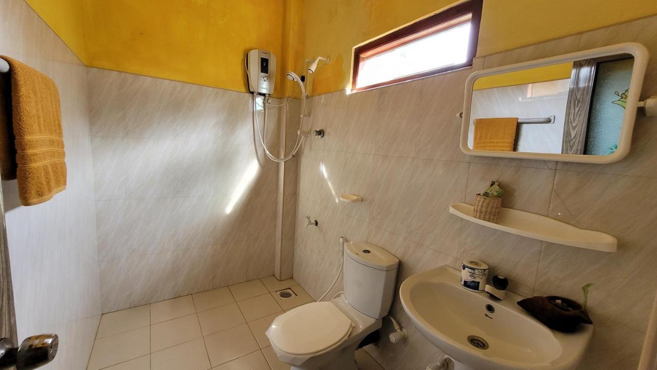 Malika'S Yellow House ฮิกคาดูวา ภายนอก รูปภาพ